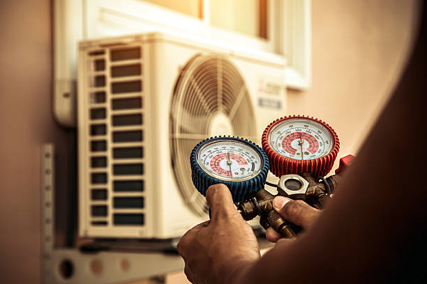 Professional Ductwork Repair technician working in Mulberry, FL